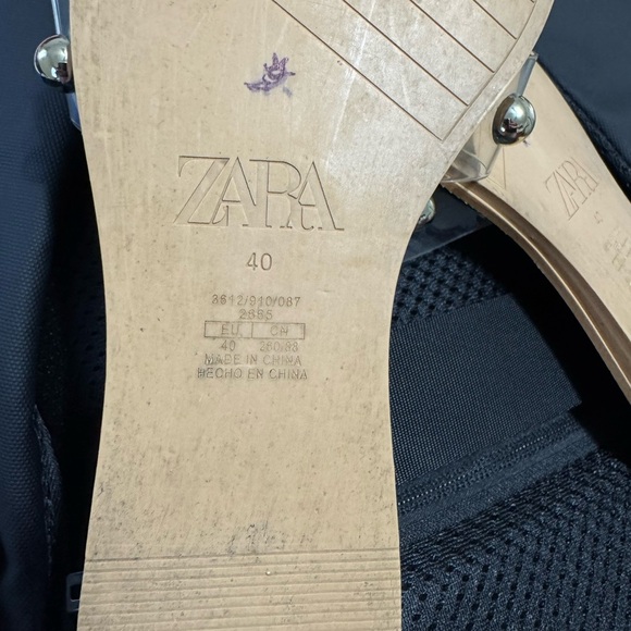 ZARA, Stylish Tan Sandals with Gold Accents - Picture 6 of 7